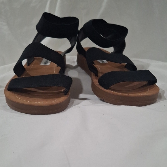 Steve Madden Black and Brown Minimalist Sandals - Picture 4 of 8